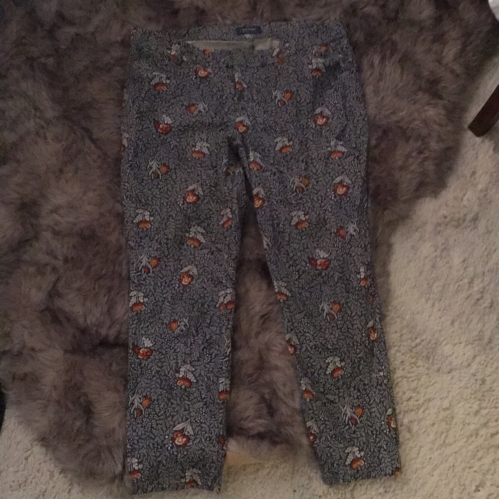 Old Navy flowered stretchy pixie ankle pants